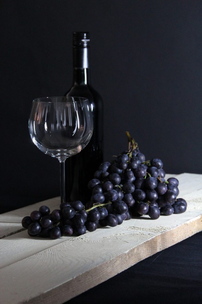 dark-grapes-wine-glass-bottle