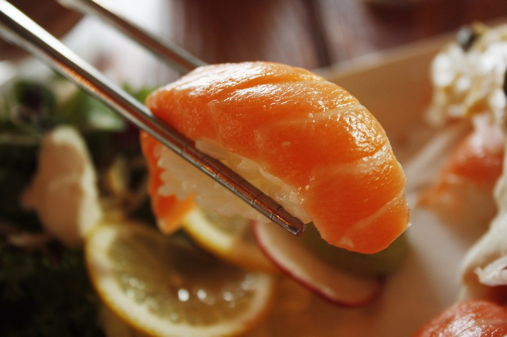 salmon_sushi_wine_pairing